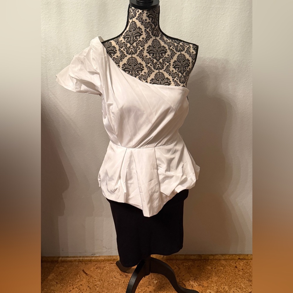 Alice & Olivia ‘Emma’ Chic One-Shoulder Black and White Dress - Picture 3 of 11